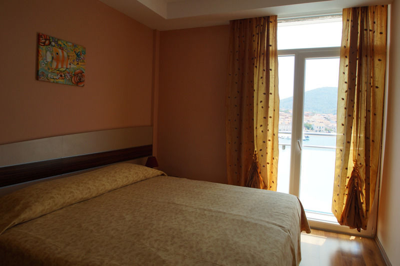 Hotel Posejdon Vela Luka Buitenkant foto